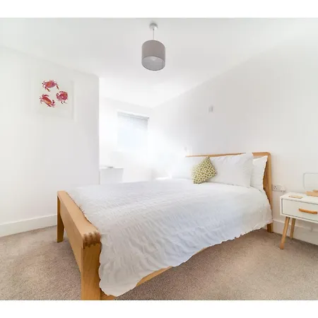 Modern Sea Views Private Parking Apartament New Quay